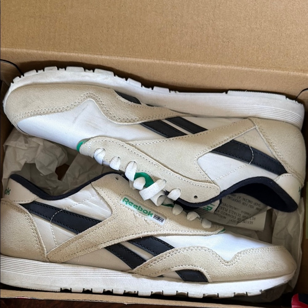 Reebok WOMENS SIZE 8 Classic Beige & Navy CL NYLON